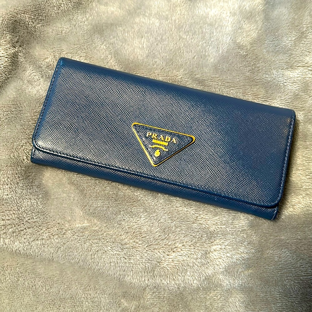 PRADA Wallet / Blue Saffiano Leather - LIKE NEW!